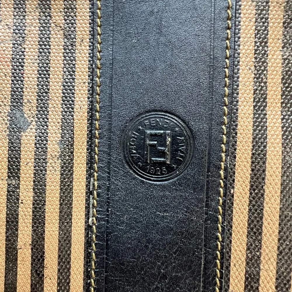 Vintage FENDI crossbody bag - Picture 2 of 5